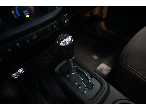 Used 2013 Jeep Wrangler Unlimited Sahara w/ Dual Top Group AWD/4WD image 20