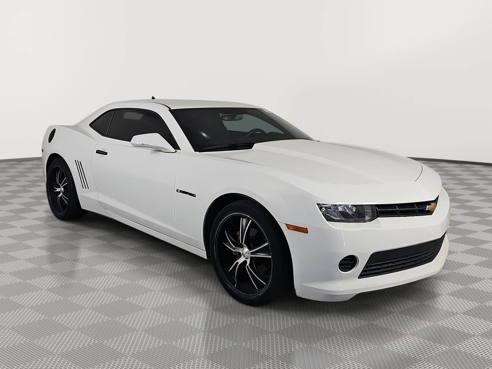 Used 2015 Chevrolet Camaro LS RWD image 2