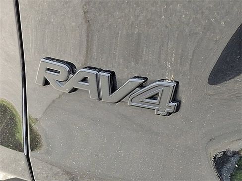 Used 2022 Toyota RAV4 XLE image 32