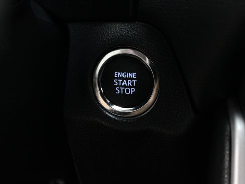 Used 2025 Toyota RAV4 XLE FWD image 18