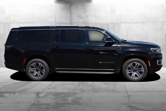 Used 2023 Jeep Wagoneer L Series II AWD/4WD image 5