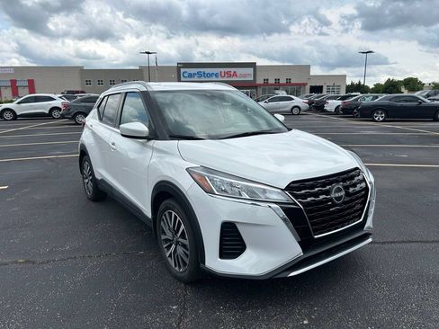 Used 2022 Nissan Kicks SV FWD image 1
