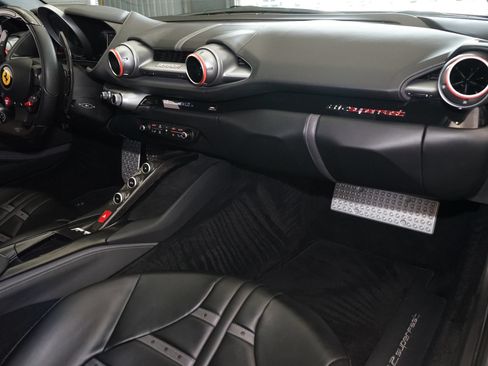 Used 2019 Ferrari 812 Superfast RWD image 12