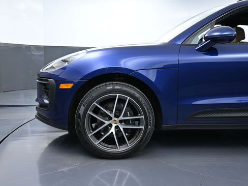 Certified 2025 Porsche Macan AWD/4WD image 12