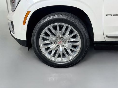 Used 2025 GMC Yukon Denali w/ Sun & Power Step Package AWD/4WD image 8