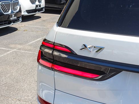 Used 2024 BMW X7 xDrive40i w/ M Sport Package AWD/4WD image 7