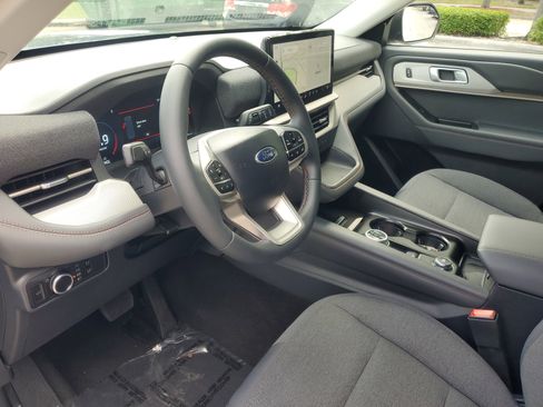 Used 2025 Ford Explorer Active RWD image 18