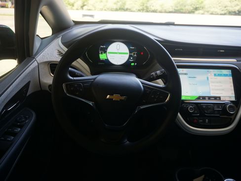 Used 2020 Chevrolet Bolt LT image 23