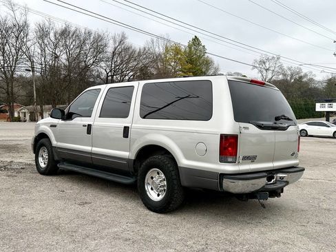 Used 2005 Ford Excursion XLT image 4