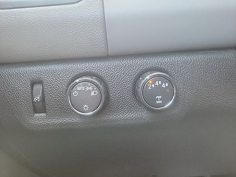 Used 2019 Chevrolet Colorado W/T w/ Custom Special Edition image 11