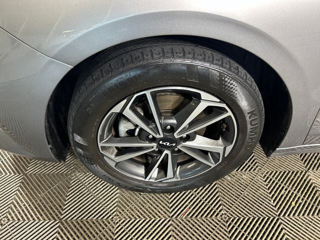Used 2023 Kia Forte LXS FWD image 11
