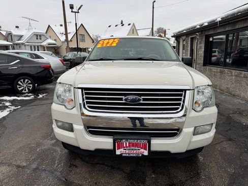 Used 2008 Ford Explorer XLT image 2