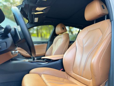 Used 2021 BMW 530i xDrive image 18