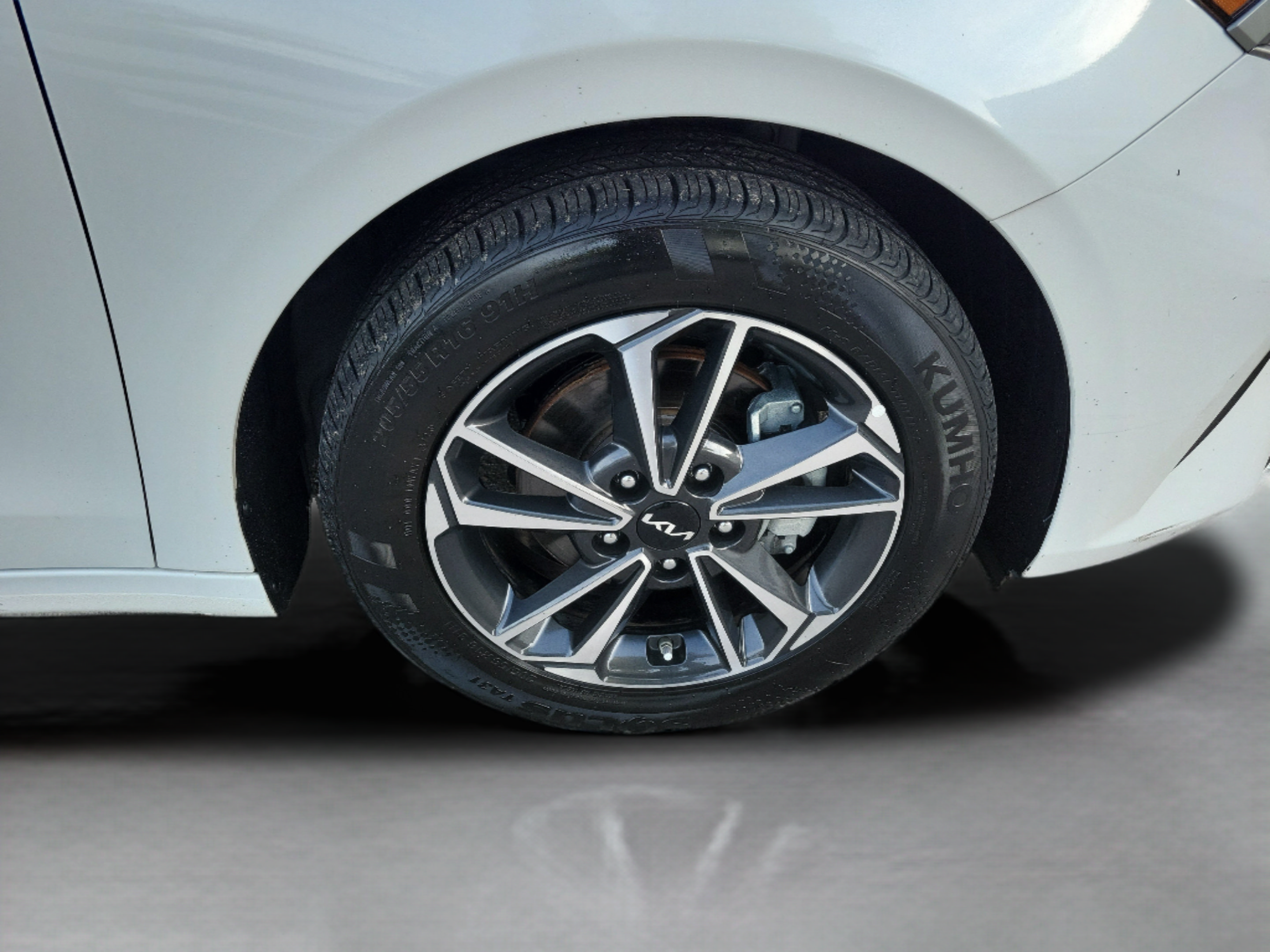 Used 2024 Kia Forte LXS w/ LXS Technology Package FWD image 29