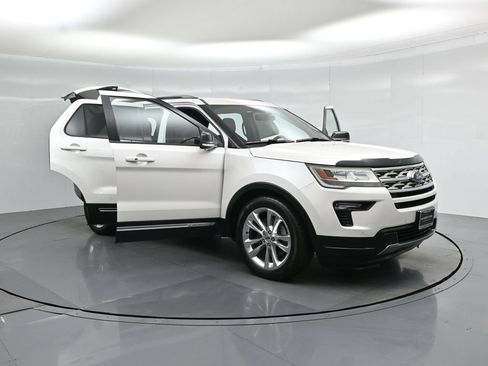 Used 2018 Ford Explorer XLT w/ Equipment Group 202A FWD image 32