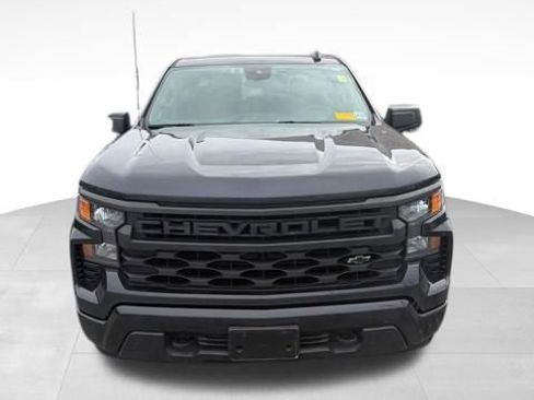 Used 2022 Chevrolet Silverado 1500 Custom image 1
