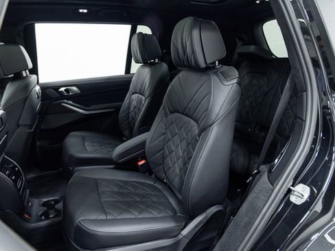 Used 2024 BMW X7 xDrive40i image 23