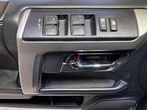 Used 2019 Toyota 4Runner SR5 AWD/4WD image 21