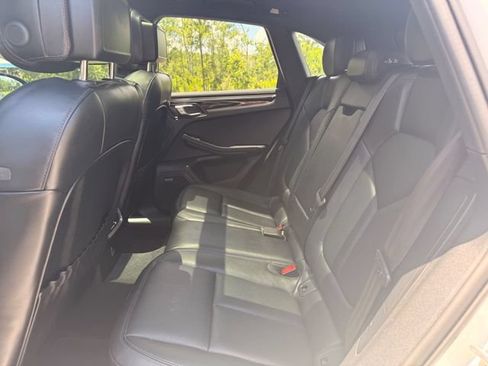Used 2024 Porsche Macan AWD/4WD image 8