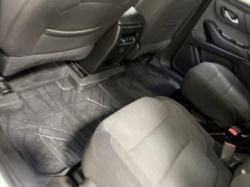Used 2023 Chevrolet Traverse LT FWD image 12