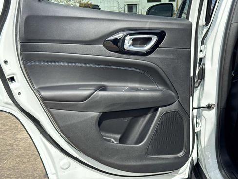 New 2026 Jeep Compass Latitude image 11