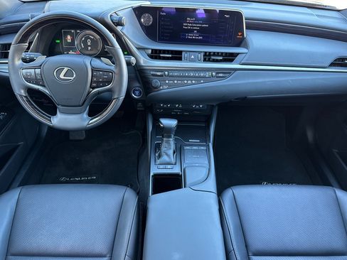 Used 2020 Lexus ES 300h w/ Premium Package image 4