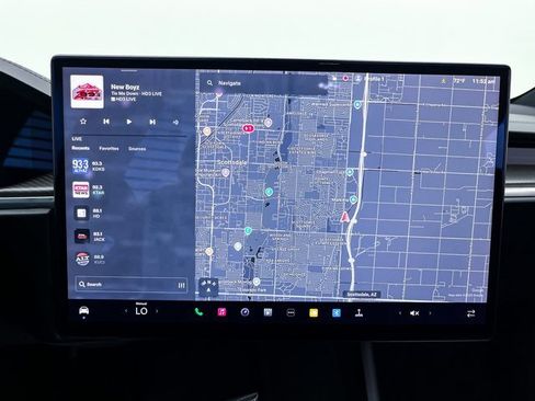 Used 2022 Tesla Model X Plaid image 7
