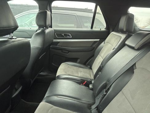 Used 2017 Ford Explorer XLT w/ Equipment Group 202A image 19