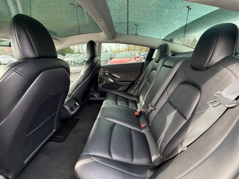 Used 2022 Tesla Model 3 image 17