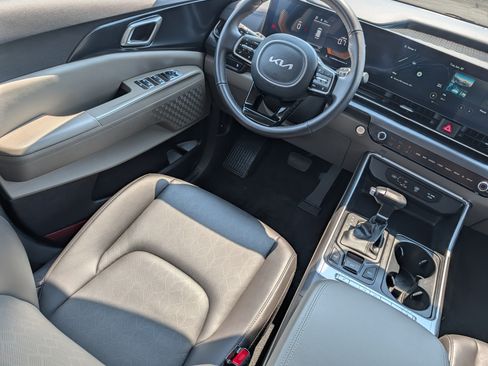 Certified 2026 Kia Carnival FWD image 9