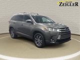 Used 2017 Toyota Highlander XLE image 3