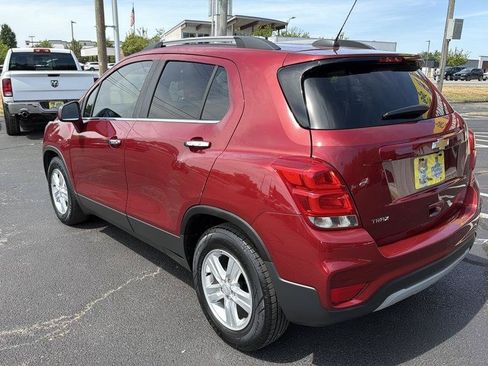 Used 2018 Chevrolet Trax LT w/ Sun & Sound Package FWD image 10