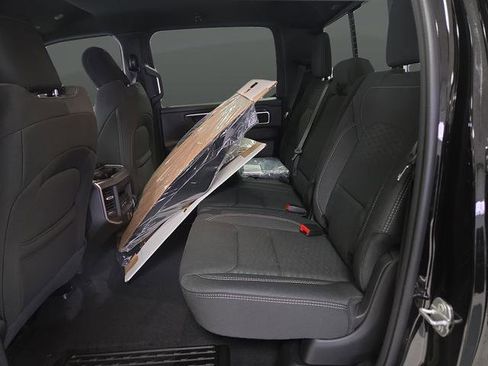 New 2026 RAM 1500 4x4 Crew Cab image 32