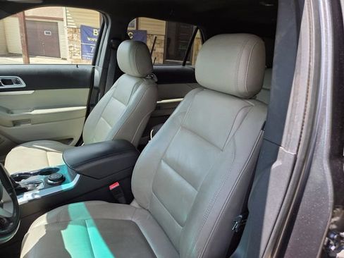 Used 2015 Ford Explorer XLT w/ Equipment Group 202B AWD/4WD image 19