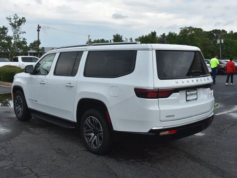 Used 2024 Jeep Wagoneer L Series II w/ Flexible Seating Group RWD image 8