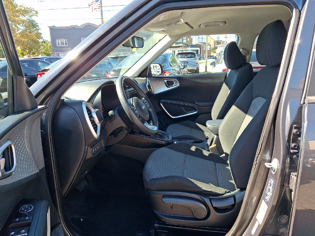 Used 2023 Kia Soul LX w/ LX Technology Package FWD image 13