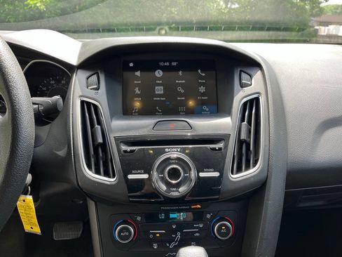 Used 2017 Ford Focus SEL FWD image 35