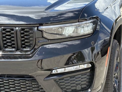 New 2025 Jeep Grand Cherokee Limited w/ Luxury Tech Group II image 8