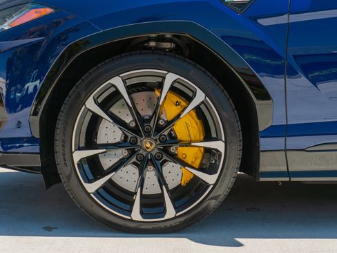 Used 2021 Lamborghini Urus AWD/4WD image 18