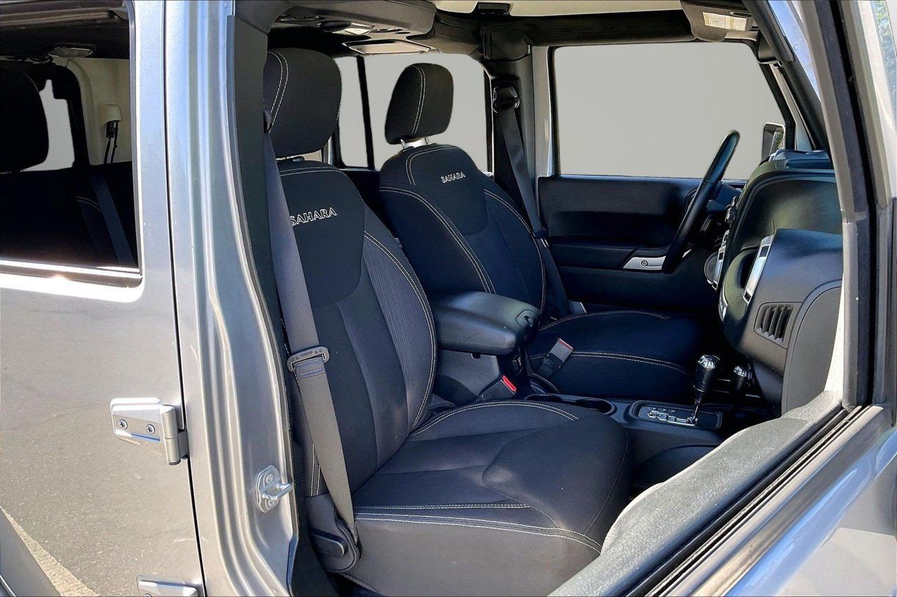 Certified 2018 Jeep Wrangler Unlimited Sahara AWD/4WD image 19