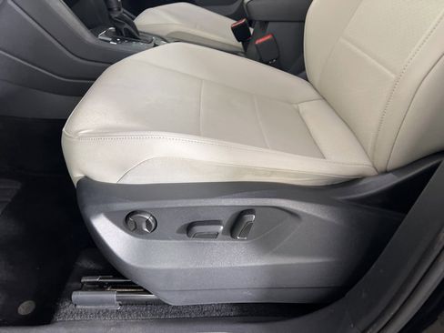 Used 2020 Volkswagen Tiguan SEL image 16