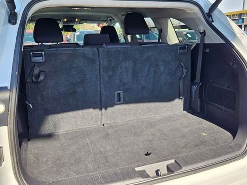 Used 2024 Toyota Highlander LE image 29