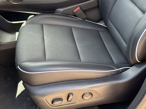 Used 2025 Buick Enclave Preferred FWD image 12