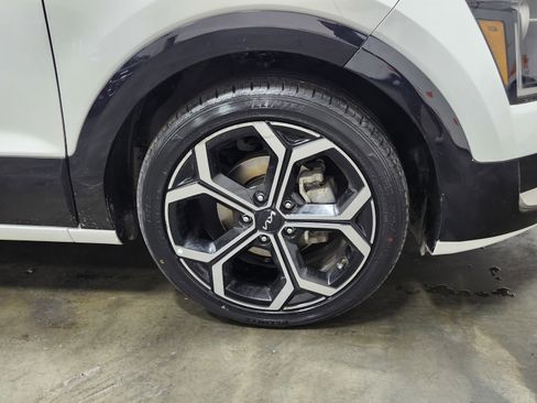 Used 2023 Kia Niro EX Touring image 12