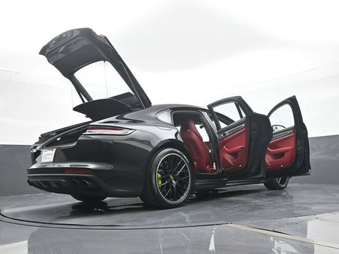 Certified 2024 Porsche Cayenne AWD/4WD image 25