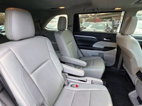 Used 2018 Toyota Highlander Limited image 40