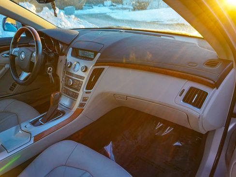 Used 2010 Cadillac CTS Luxury image 24