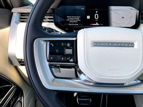 Used 2025 Land Rover Range Rover SE image 11