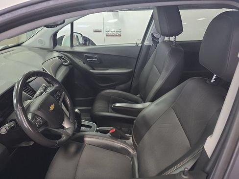 Certified 2022 Chevrolet Trax LT w/ Driver Confidence Package FWD image 5