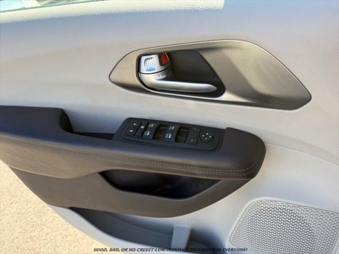 Used 2017 Chrysler Pacifica Touring-L Plus FWD image 26